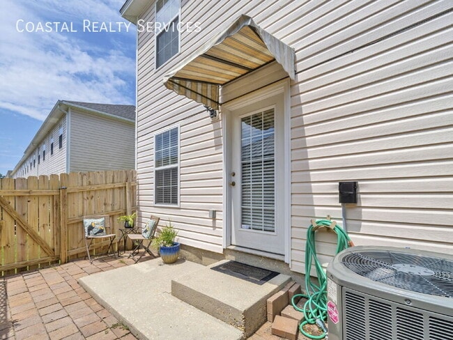 Building Photo - 983 Scenic Oak Ln