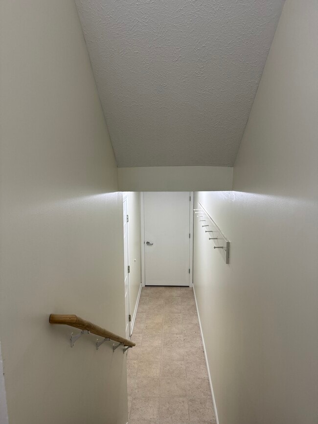 Building Photo - 159 Londonderry Dr