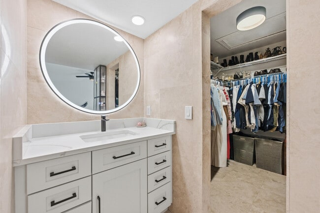 Building Photo - 1155 Lake Shore Dr