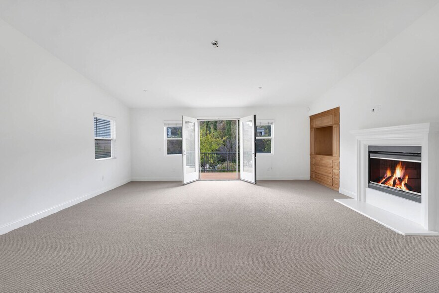 Primary Suite With French Doors To Balcony - 12215 Delante Ct