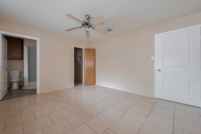 Building Photo - 9126 Willow Meadow Dr