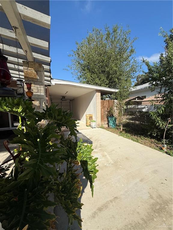 Building Photo - 27 S 6th St