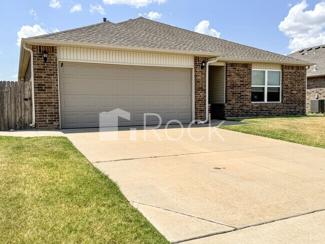 Building Photo - 321 Karlee Ln.