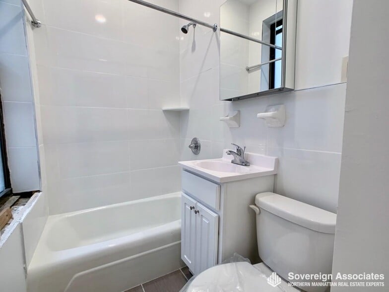 Building Photo - 3133 Broadway