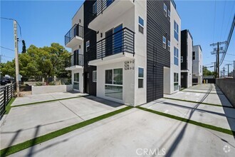Building Photo - 5218 Auckland Ave