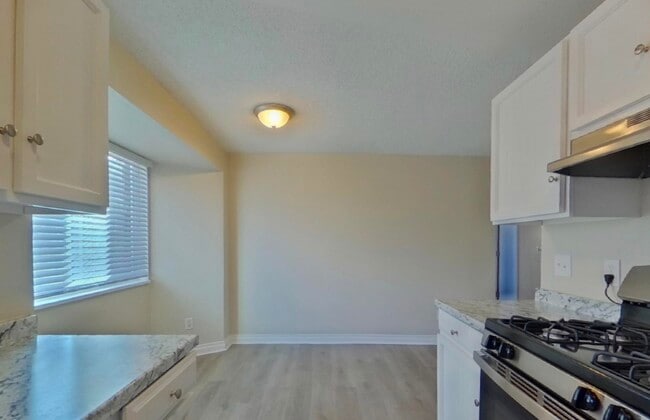 Building Photo - Beautiful Home In Saint Paul St Available Now!