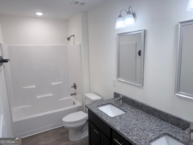 Building Photo - 410 N Caswell St