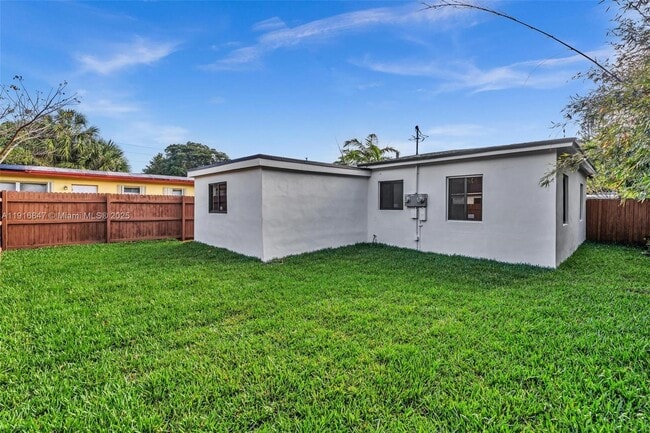 Building Photo - 1123 NE 1st Ave.