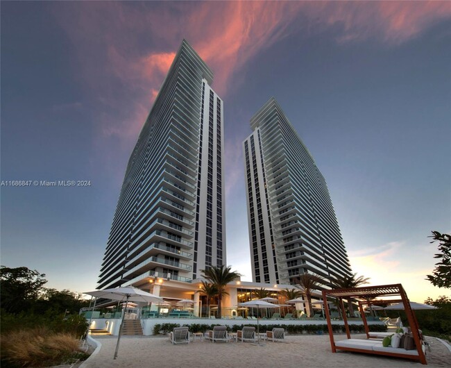 Building Photo - 16385 Biscayne Blvd