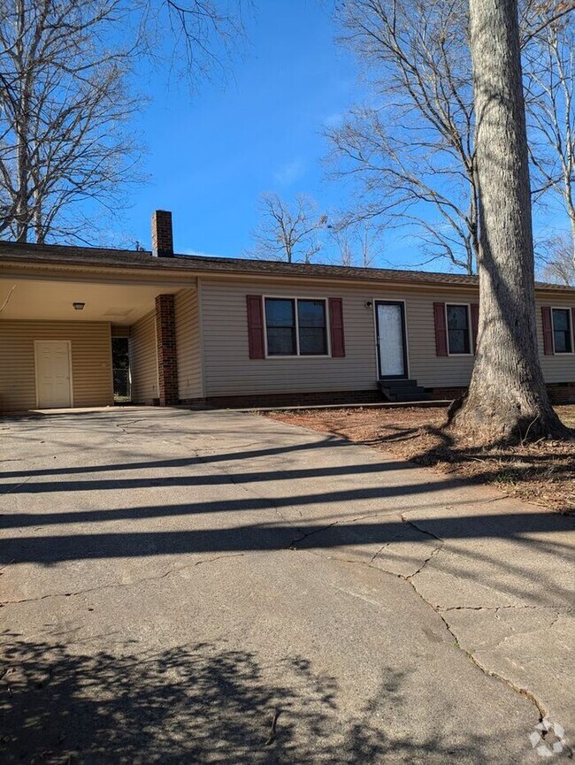 Building Photo - 3BD/2BA Home in Hickory