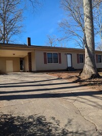 Building Photo - 3BD/2BA Home in Hickory