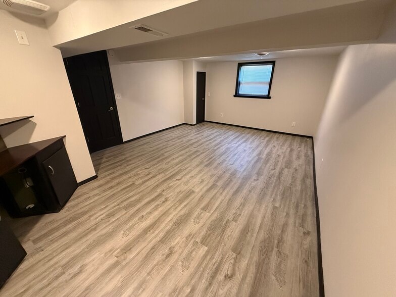 Building Photo - 2609 W 55th St