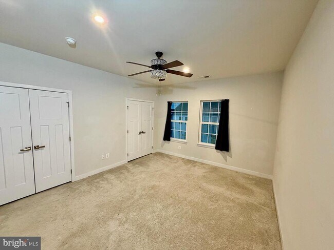 Building Photo - 4812 Crest View Dr