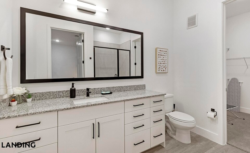 Building Photo - 650 E Sycamore St