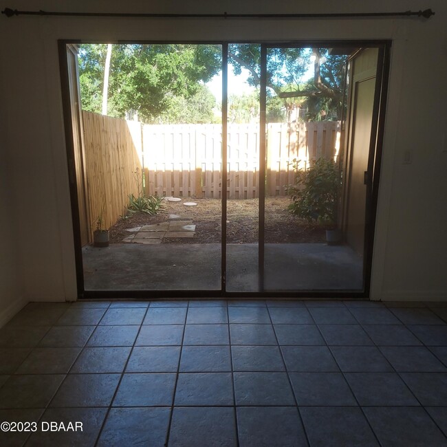 Building Photo - 196 W Sandalwood Ct