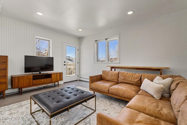 Building Photo - 182 Bennett Pl