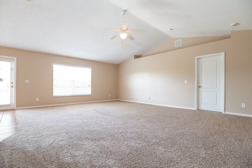 Building Photo - 214 Pleasant Hill Dr