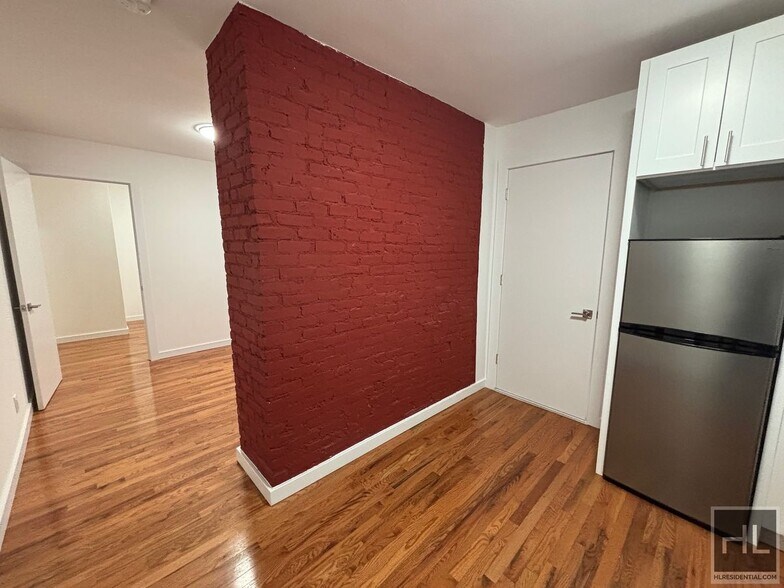 Building Photo - YORK AVENUE