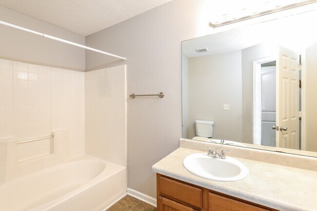 Building Photo - 6346 Hickory Ln Cir