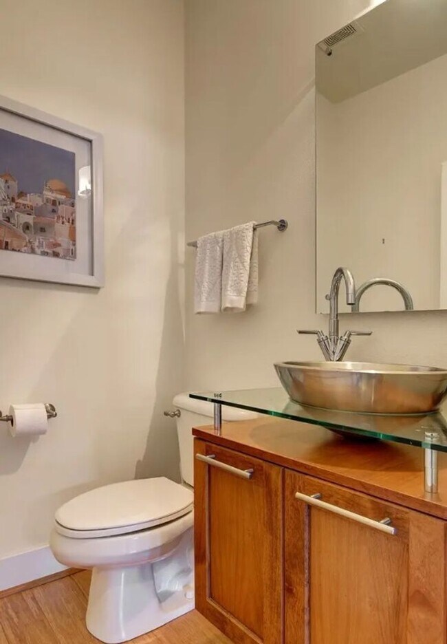 Building Photo - Bright & Spacious Townhome for Rent in a Charming, Tree-Lined Neighborhood