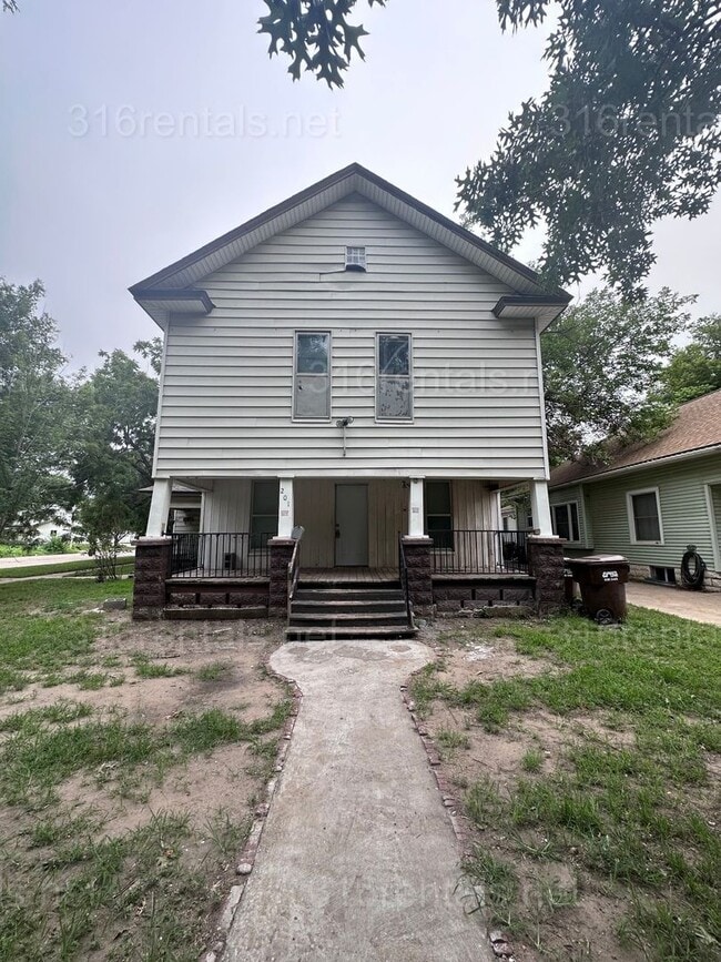 Building Photo - $1250 - 4 bed 2 bath - Multi Family Home