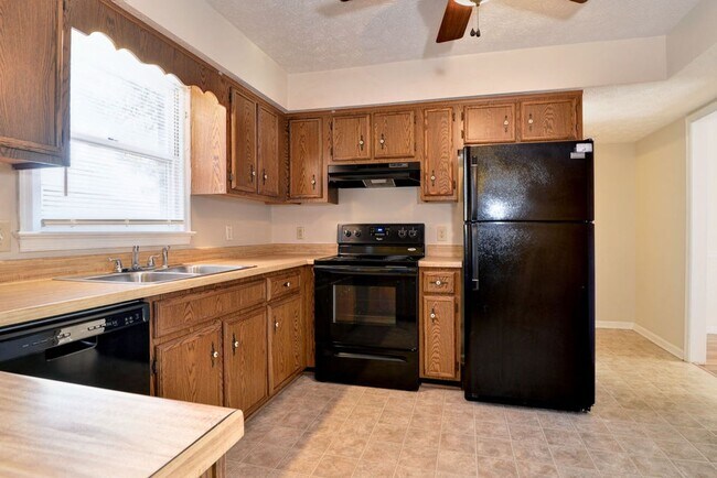 Building Photo - Spacious single family home in Westview Lakes.