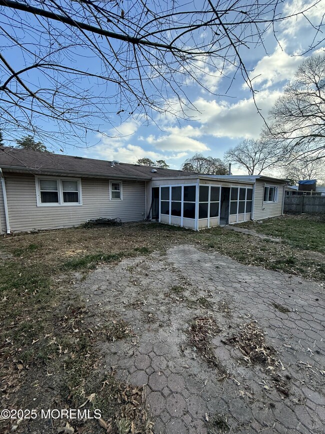 Building Photo - 324 Shady Brook Ln