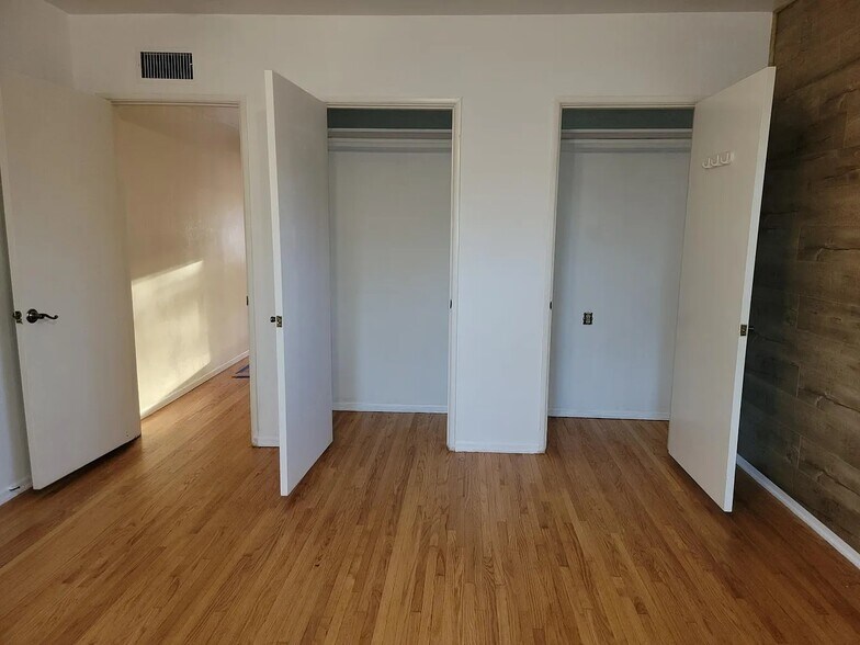 Building Photo - 10344 Petit Ave