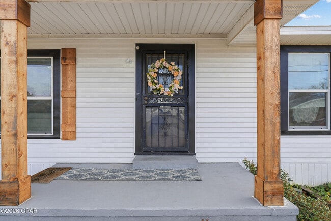 Building Photo - 1808 Chestnut Ave