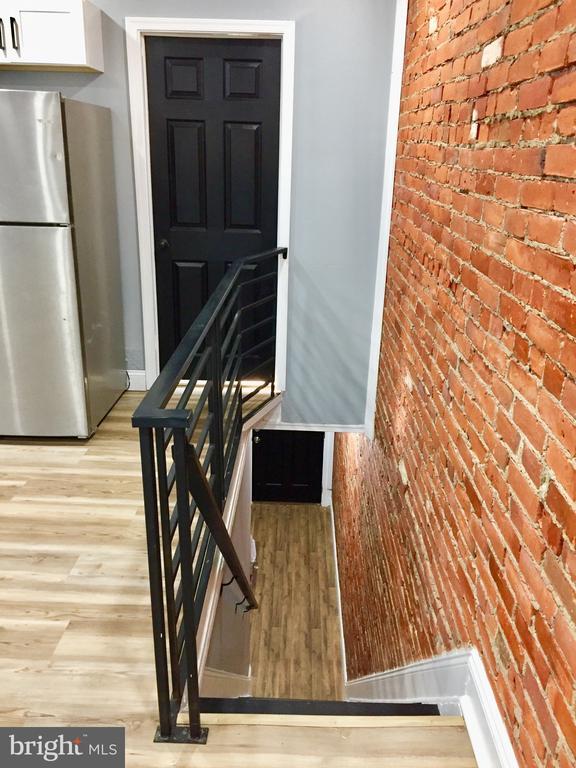 Building Photo - 417 N Salford St