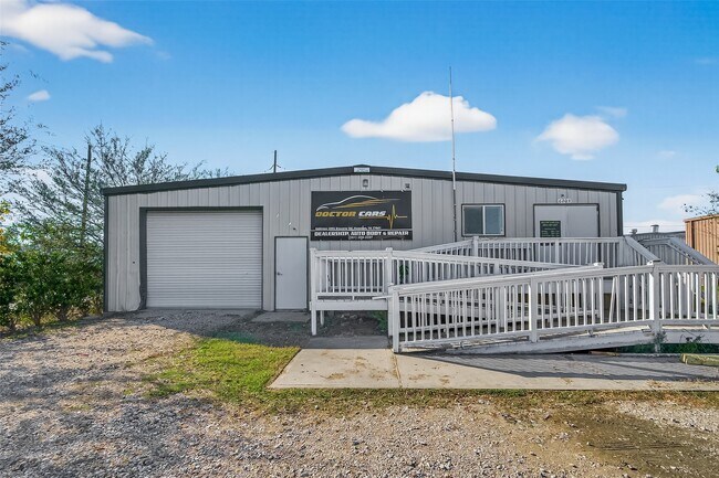 Building Photo - 6203 Gessner Rd