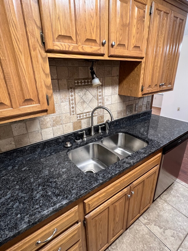 Building Photo - 1409 Westheimer Rd