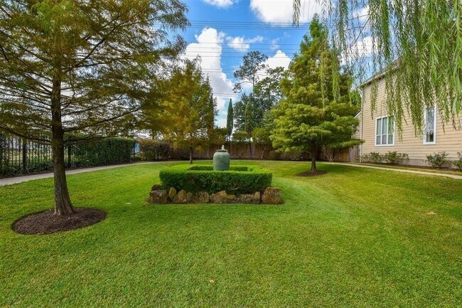 Building Photo - 815 Garden Rose Ln