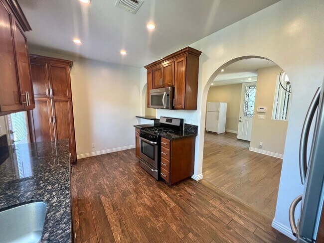 Building Photo - 8343 DUNBARTON - SHORT TERM LEASES AVAILABLE , NEWER*4 BD*3BA*TOWNHOME*PRIVATE YARD*WASHER/DRYER*