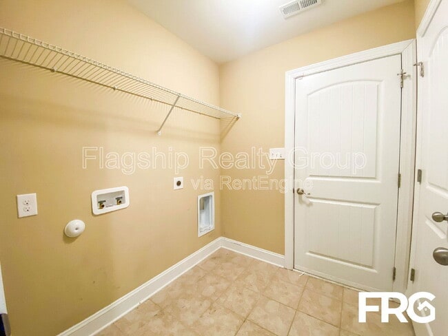 Building Photo - 203 Carew Dr
