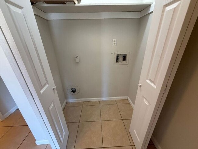 Building Photo - Gulf Breeze - Greenbriar Estates- 2 bedroom, 1 bathroom - water and lawn care included