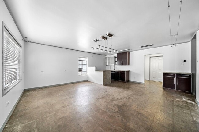 Building Photo - 1310 E 29th St