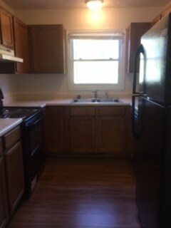 Building Photo - Spacious 3 bedroom Townhome