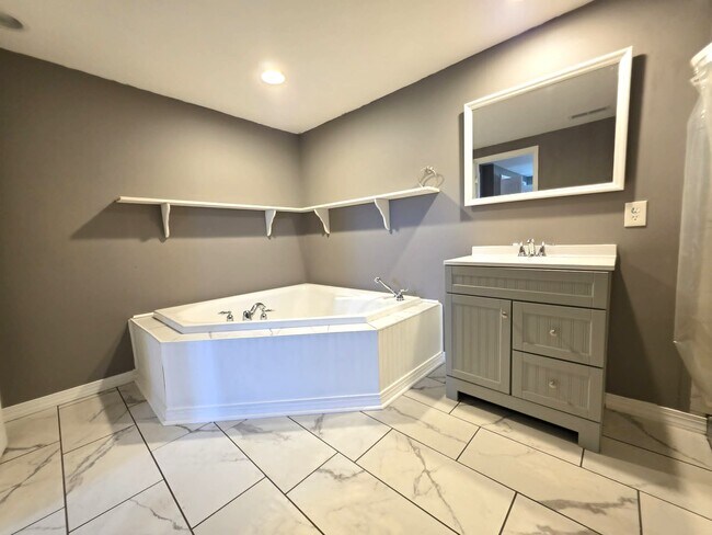 Building Photo - 25711 Delmar Rd