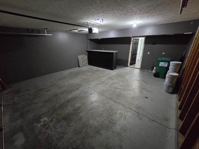 Building Photo - 3612 McLaughlin Dr