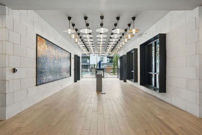 Building Photo - 9127 Research Blvd