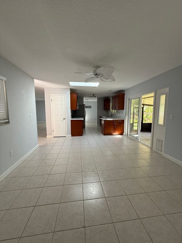 Building Photo - 104 Hatfield Ct