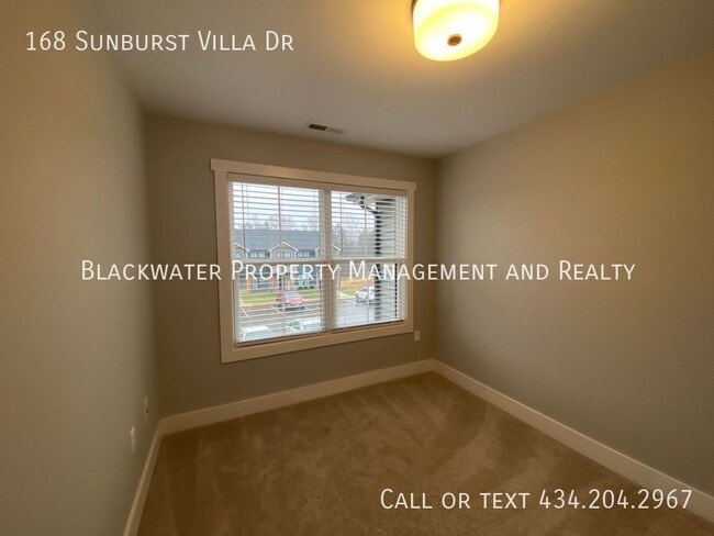 Building Photo - 168 Sunburst Villa Dr