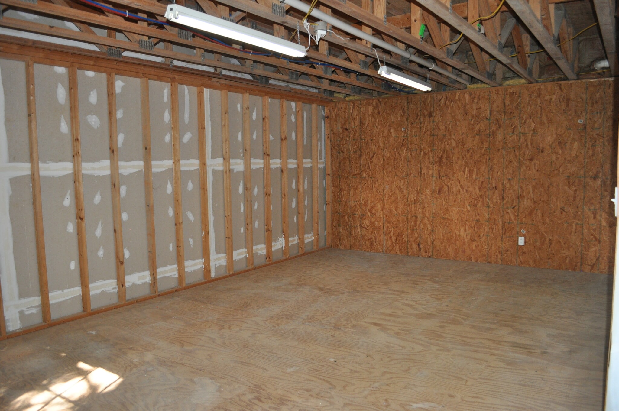 basement room #1 - 3246 Mountain Spring Way