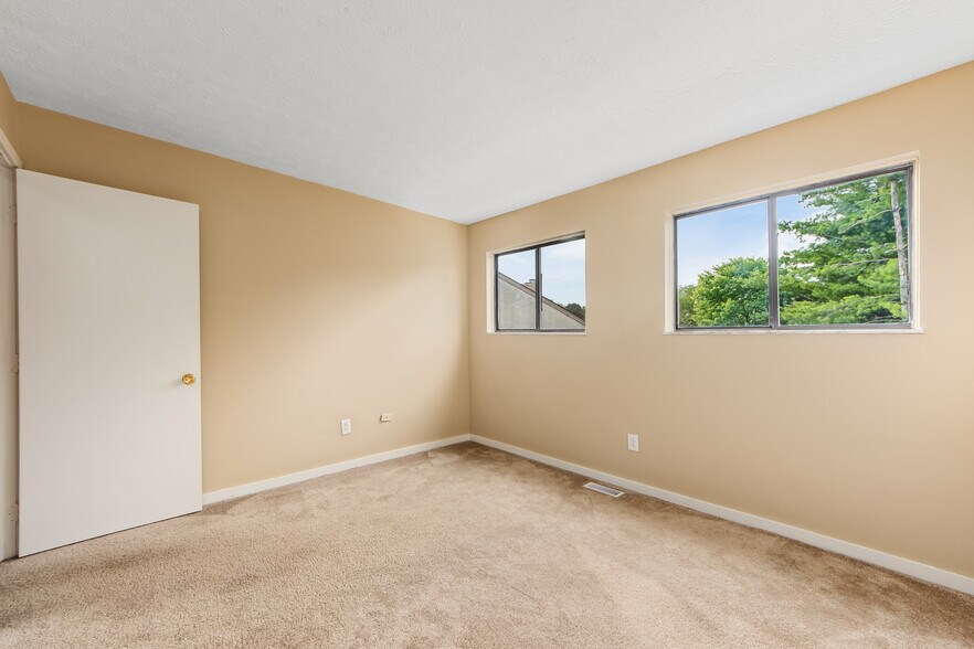 Upstairs Master BR 11x11 - 3003 Cranston Dr