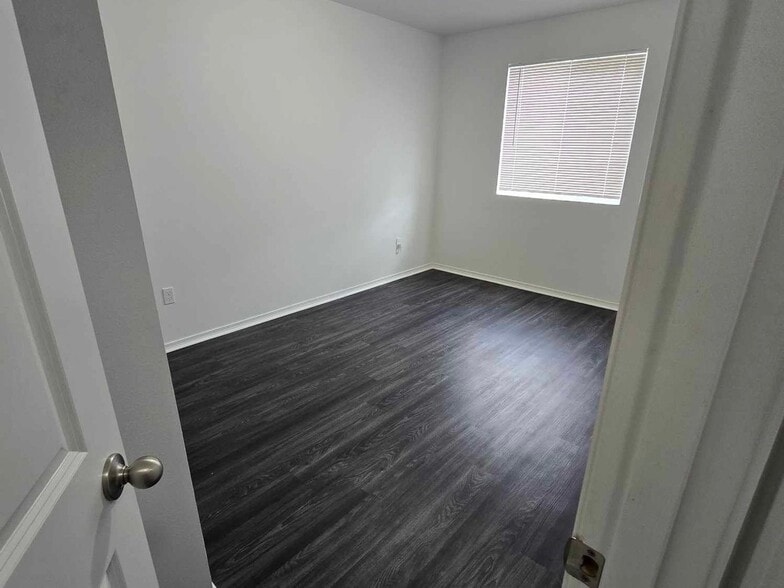 Building Photo - 3807 Easthaven Ave