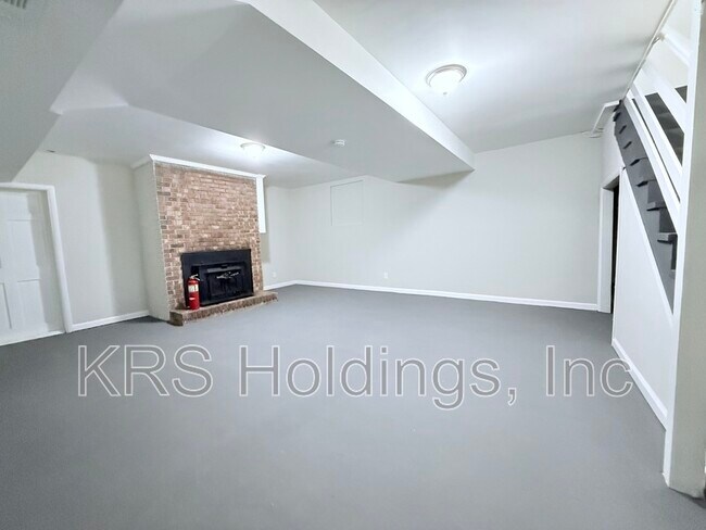 Building Photo - 4717 Willeva Dr