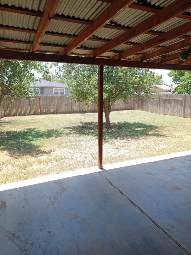 Building Photo - 601 Prairieview Dr