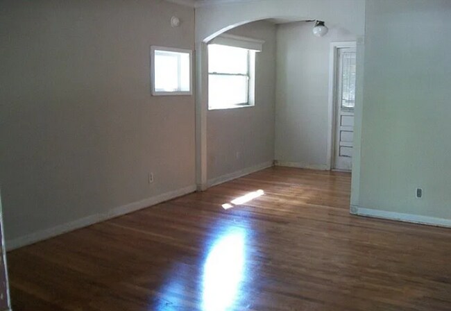 Building Photo - 1645 Airport Dr