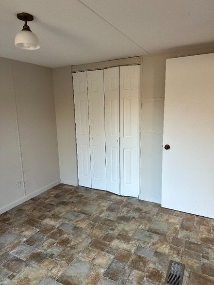 Building Photo - 0 Acorn Village Ln